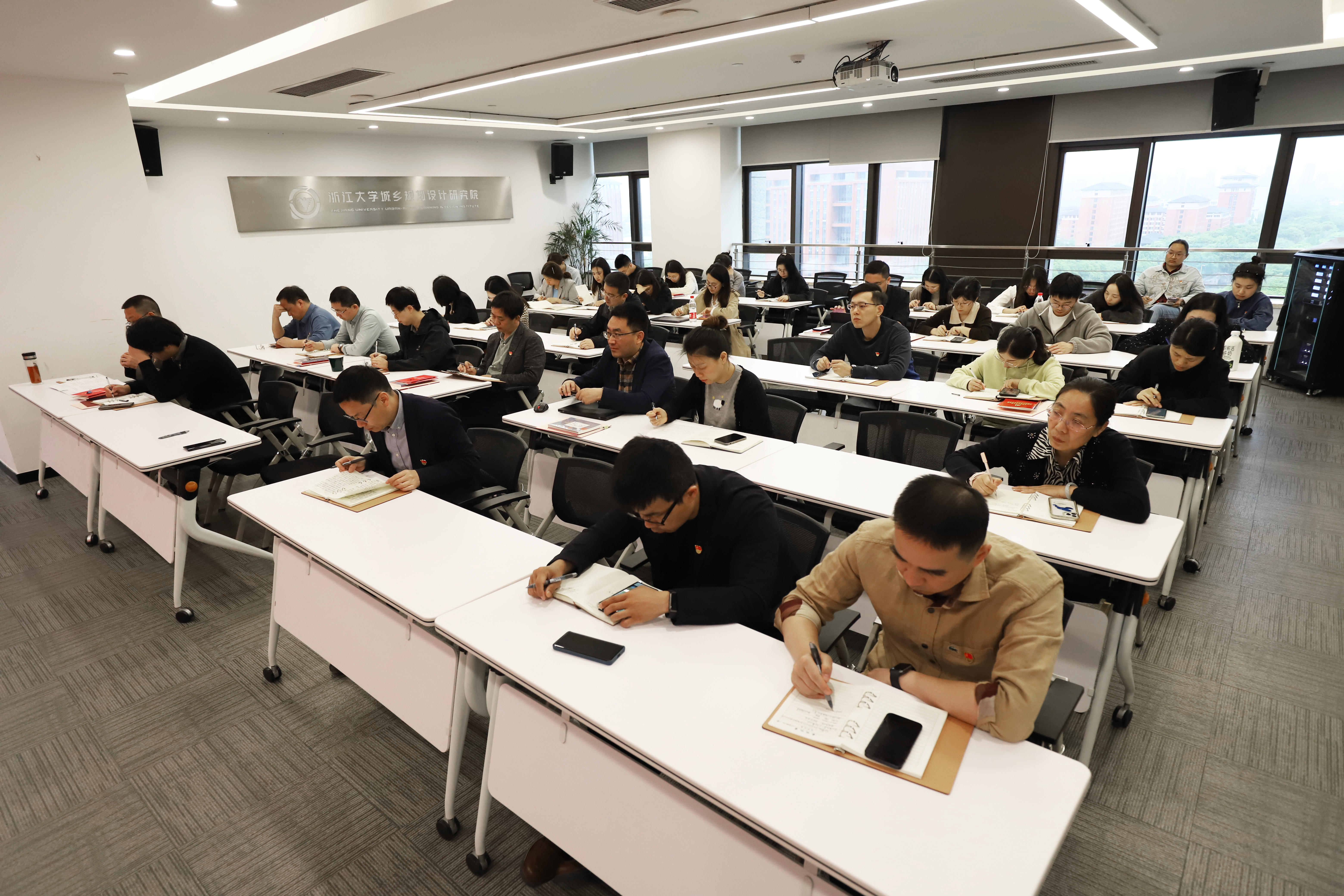 公司召开“学习贯彻习近平新时代中国特色社会主义思想主题教育工作部署会议”