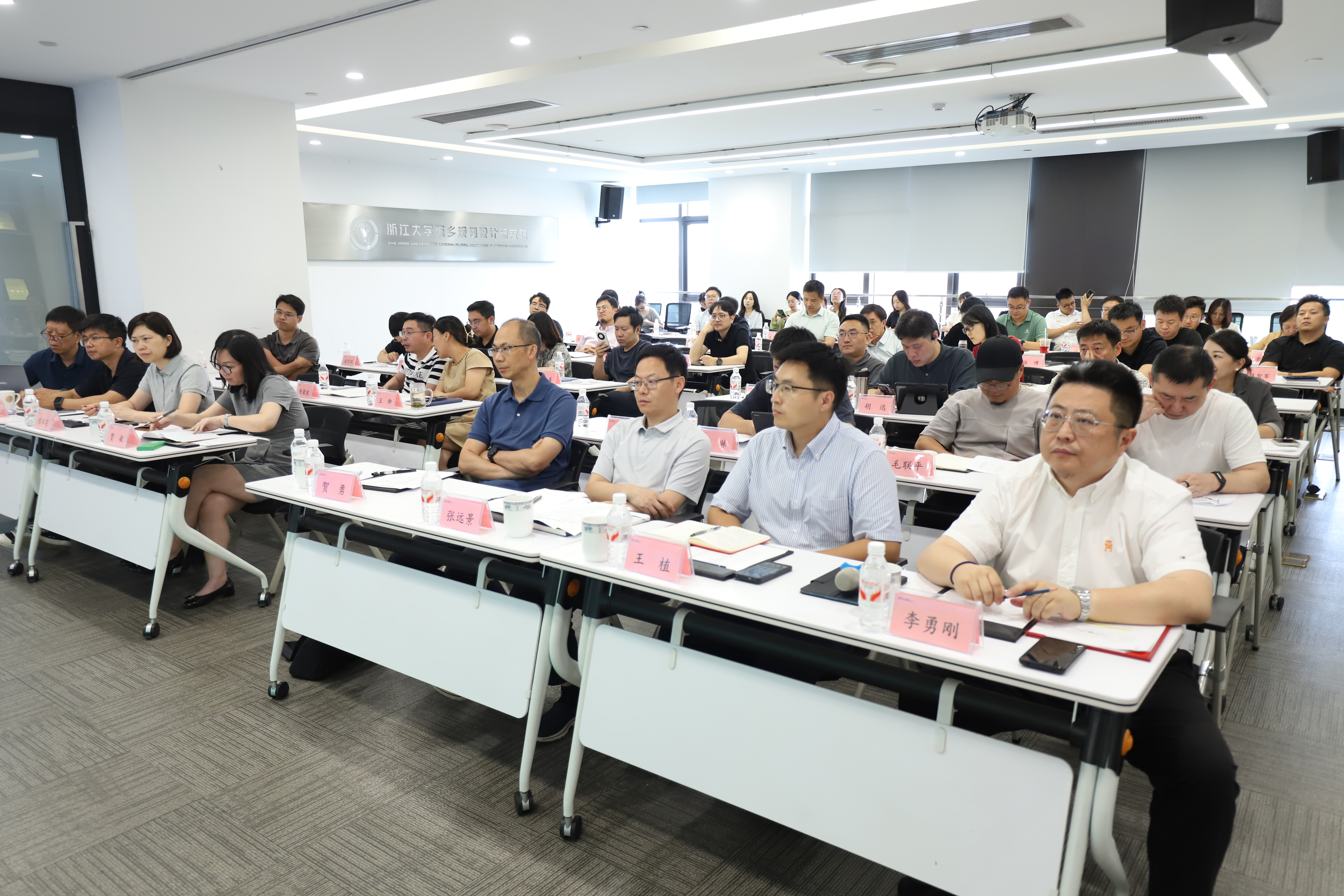 明辨大势 积极审慎——公司2025年半年度工作会议顺利召开