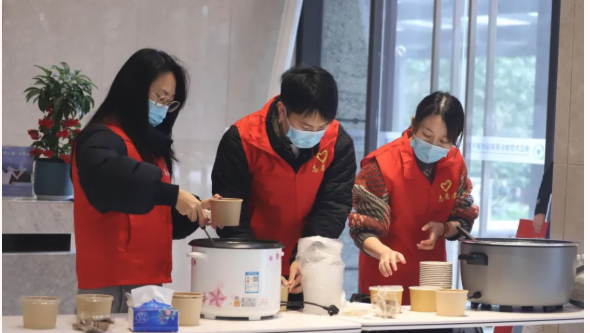 春风送暖 健康相伴 公司开展学雷锋志愿服务活动